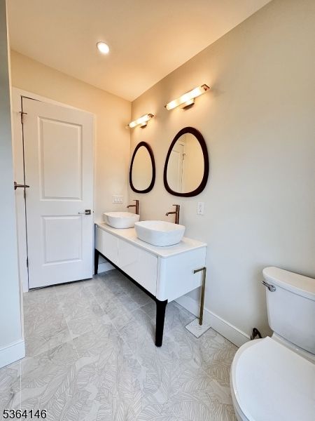 Bathroom, Dual Sink Vanities, Interior, Recessed Lighting