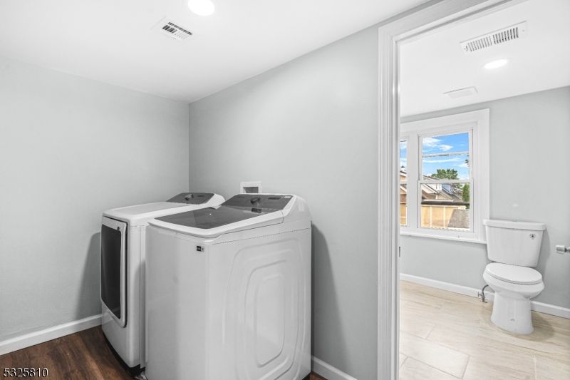 Interior, Recessed Lighting, Washer, Wood Texture Flooring