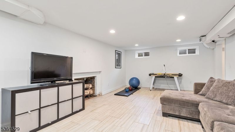 Fitness Equipment, Interior, Recessed Lighting, Wood Texture Flooring