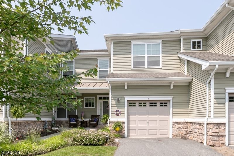 Attached, Exterior, Facade, Rowhouse