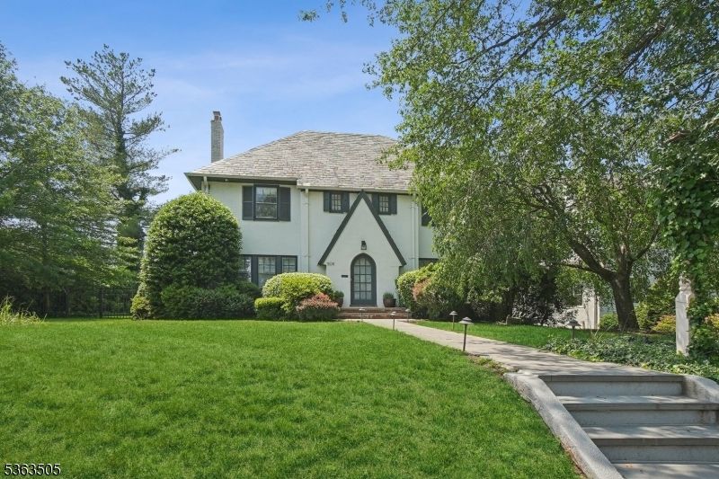 Backyard, Exterior, Facade, French Provincial