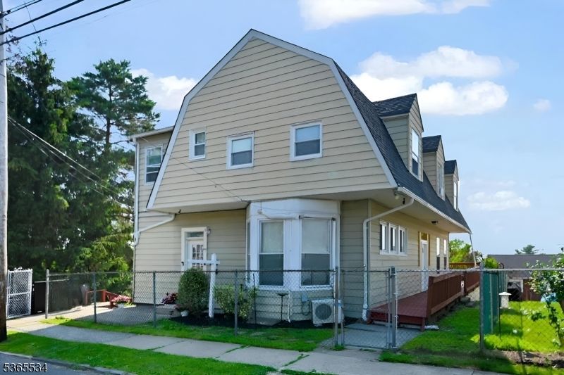 Exterior, Facade, Queen Anne Victorian