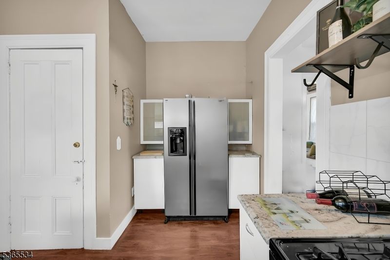 Interior, Kitchen, Washer, Wood Texture Flooring