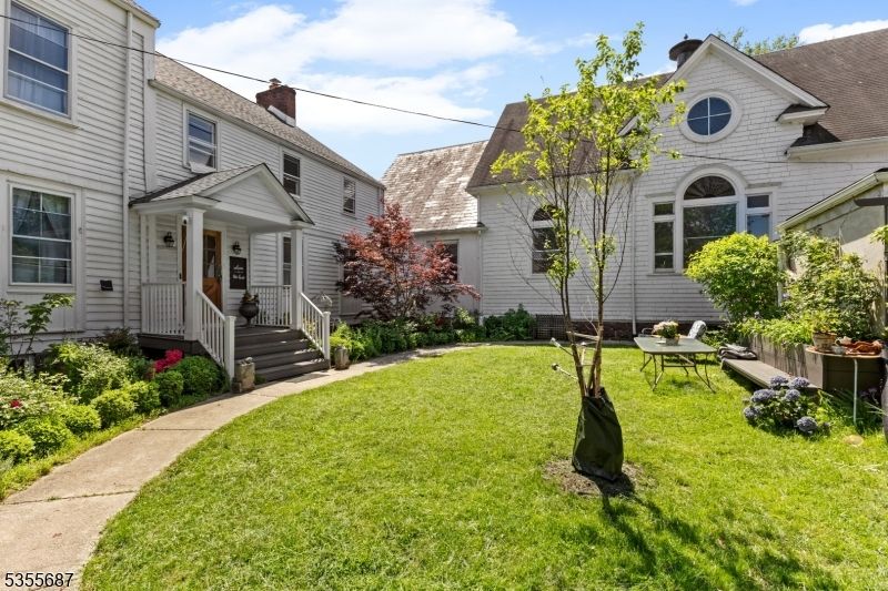 Backyard, Exterior, Facade, Cape Cod