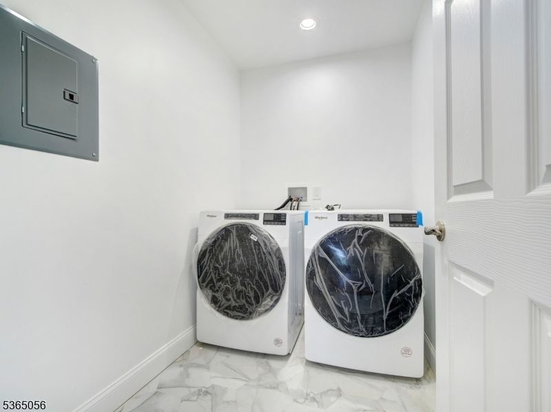 Interior, Marble, Recessed Lighting, Washer