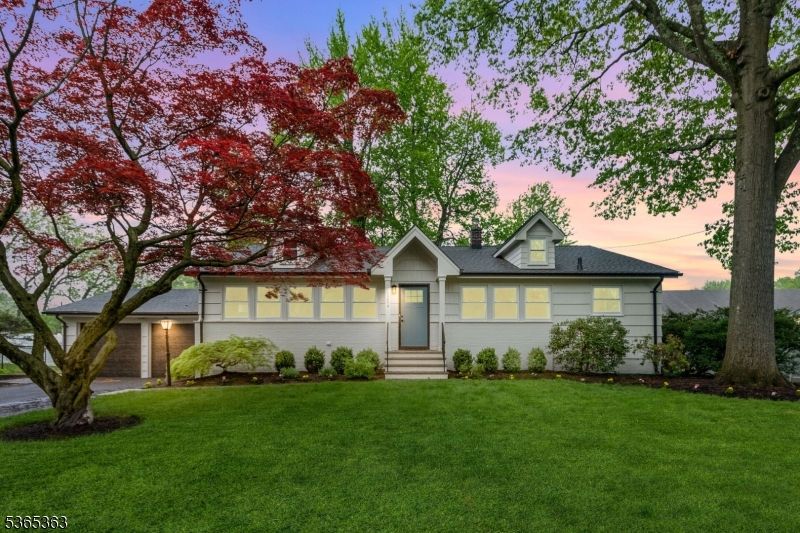 Backyard, Exterior, Facade, Ranch