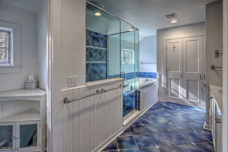 Bathroom, Interior, Recessed Lighting