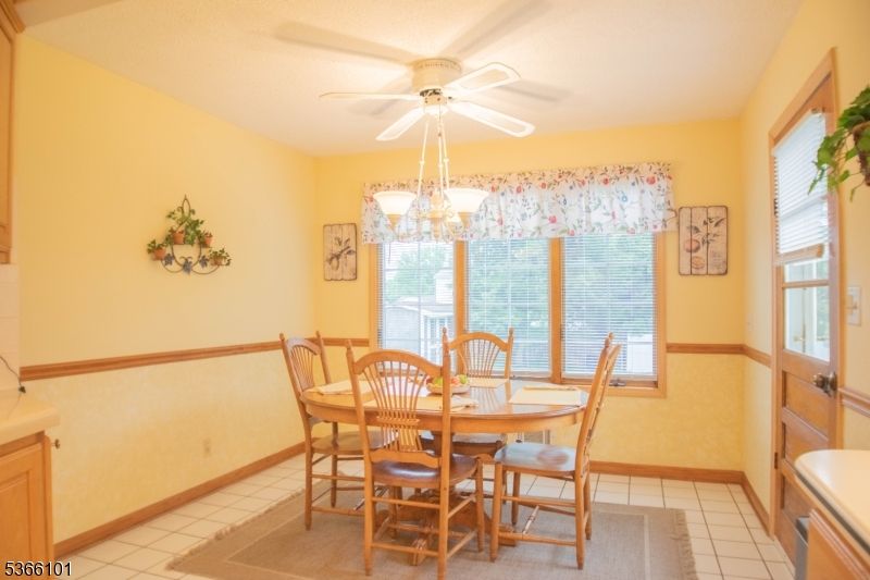 Chandelier, Dining room, Interior