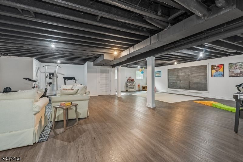 Fitness Equipment, Interior, Living room, Recessed Lighting, Wood Texture Flooring