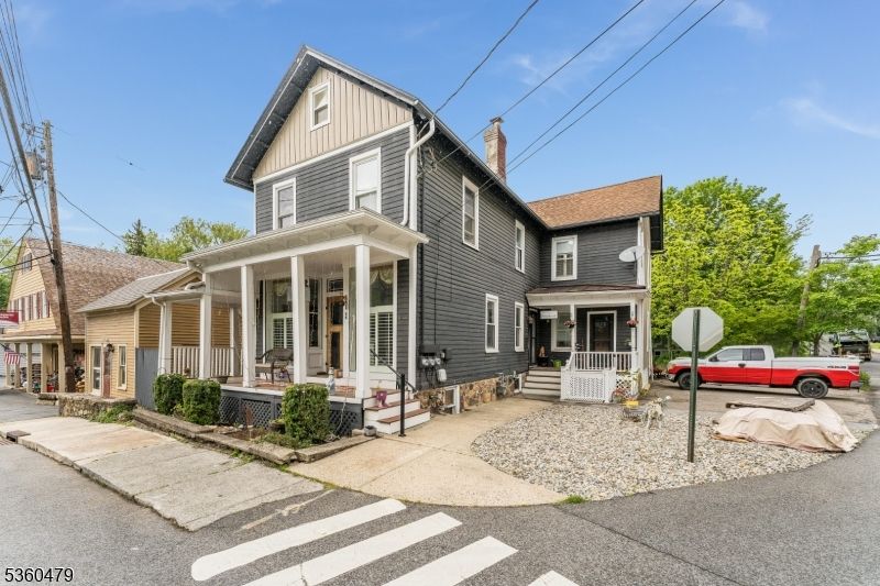 Exterior, Facade, Queen Anne Victorian