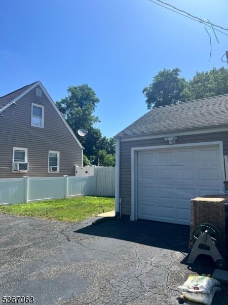 Detached Garage, Exterior