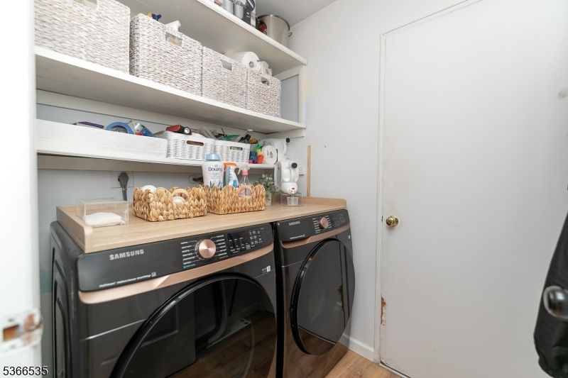 Interior, Washer, Wood Texture Flooring