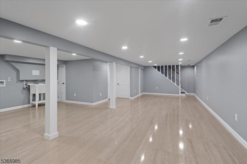 Empty room, Interior, Recessed Lighting