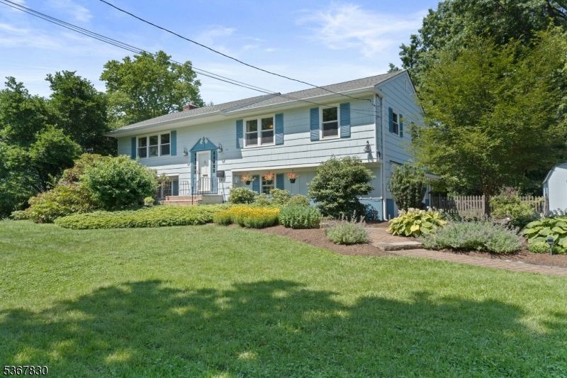 Backyard, Exterior, Facade, Raised Ranch
