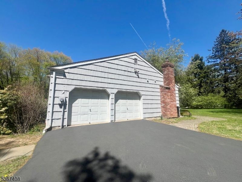 Detached Garage, Exterior