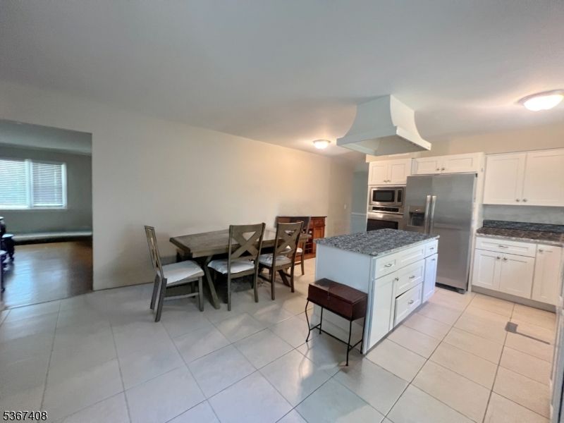 Dining room, Interior, Kitchen, Stainless Steel Appliances