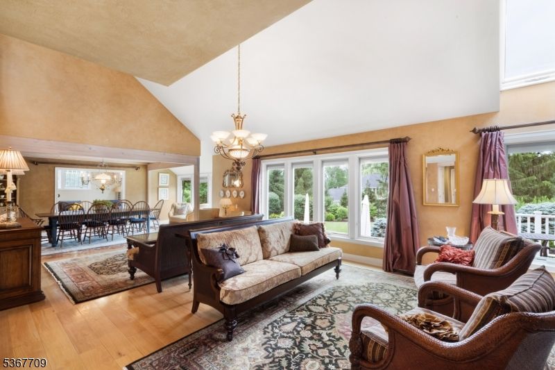 Chandelier, Dining room, Interior, Living room, Pendant Lights, Wood Texture Flooring