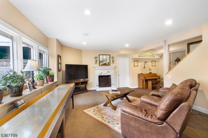 Fireplace, Interior, Living room, Piano, Recessed Lighting