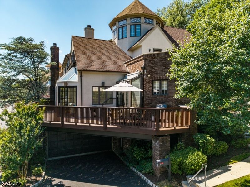 Attached, Exterior, Facade, Tudor Revival