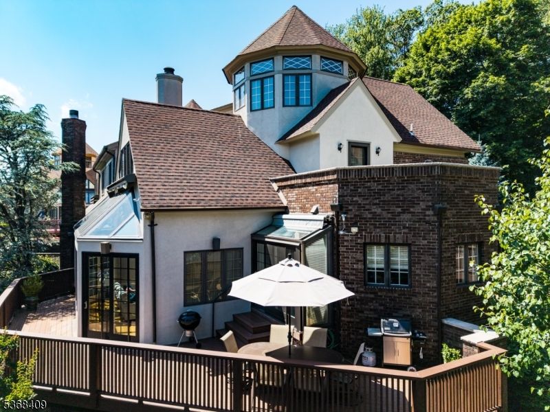 Exterior, Facade, Brick Facade, Queen Anne Victorian