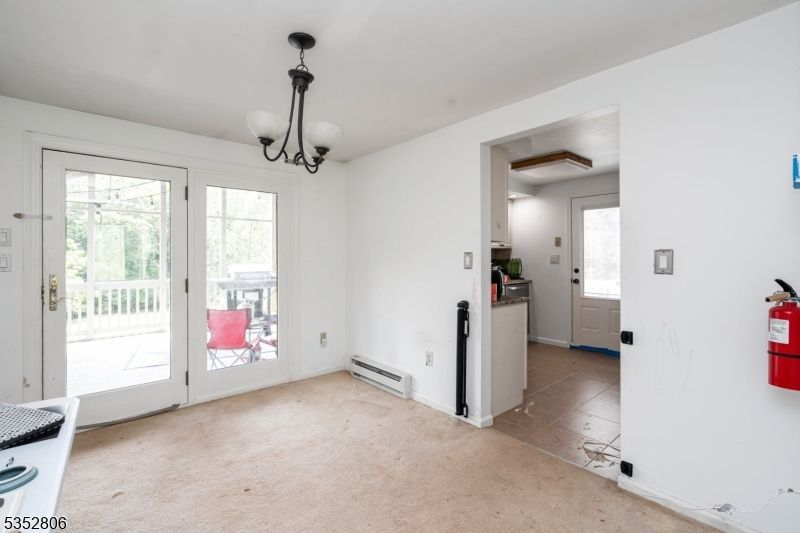 Empty room, Interior, Pendant Lights