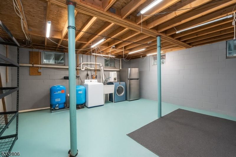Interior, Washer, Wooden Beams