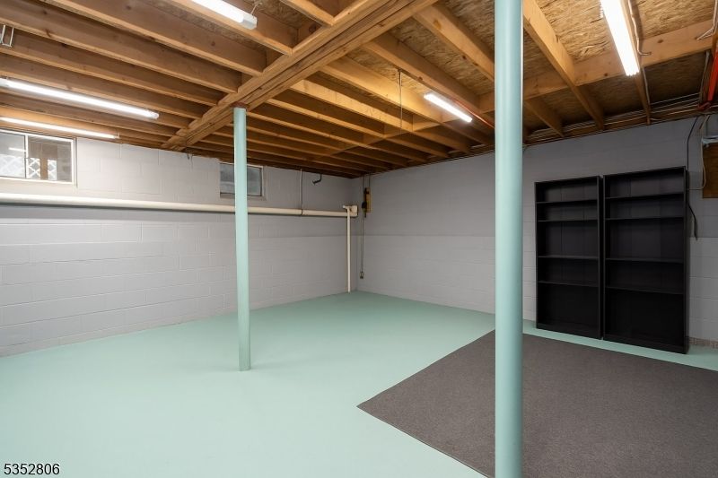 Empty room, Interior, Wooden Beams, Wooden Ceilings
