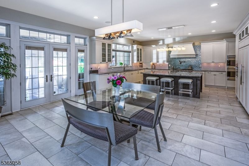 Dining room, Interior, Kitchen, Pendant Lights, Recessed Lighting, Stainless Steel Appliances