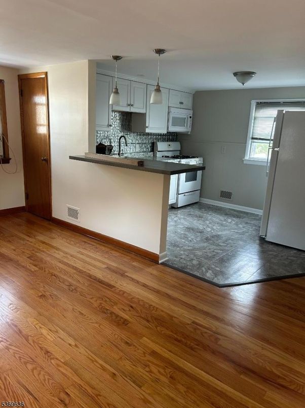 Interior, Kitchen, Pendant Lights, Wood Texture Flooring