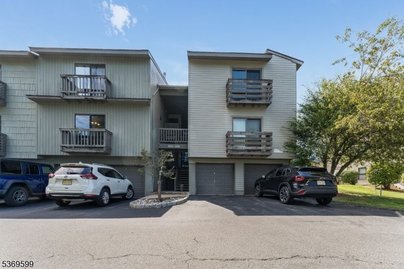 Attached, Exterior, Facade, Rowhouse