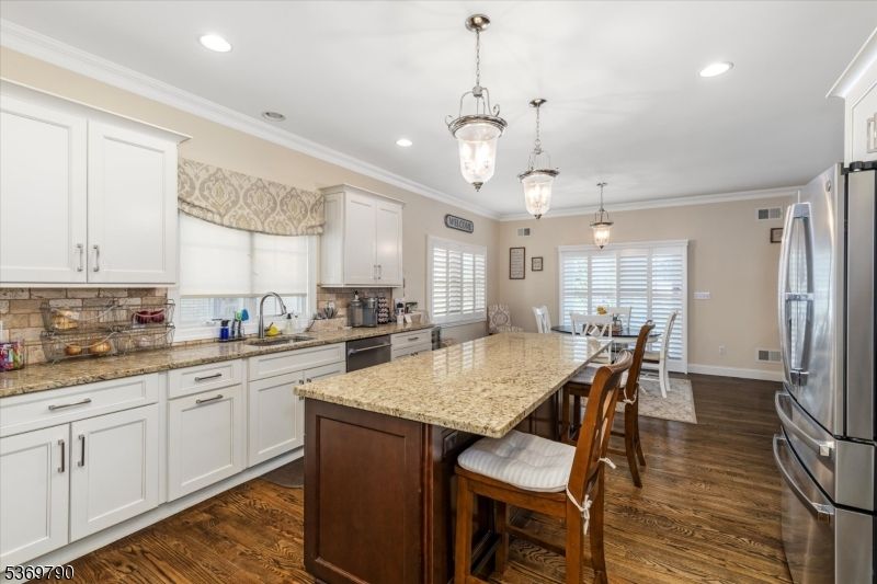 Dining room, Interior, Kitchen, Pendant Lights, Recessed Lighting, Wood Texture Flooring