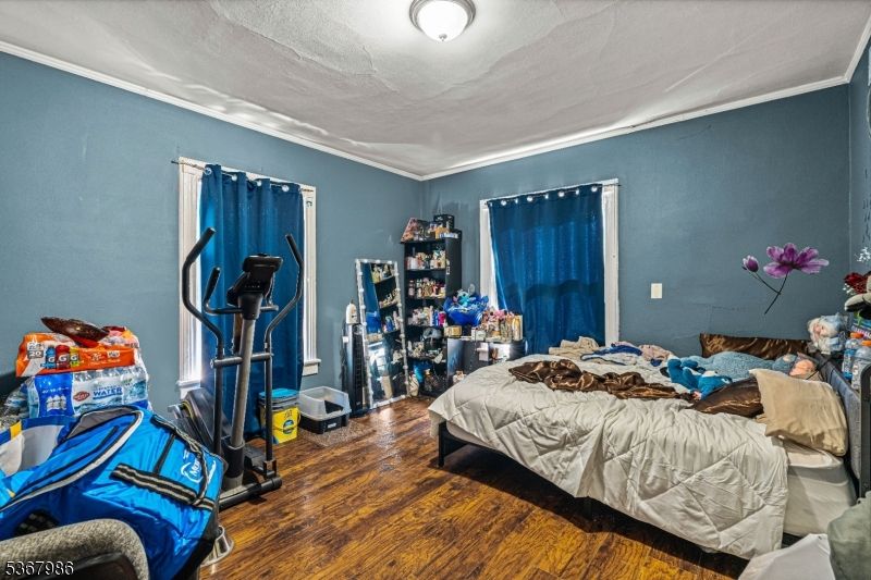 Bedroom, Fitness Equipment, Interior, Wood Texture Flooring