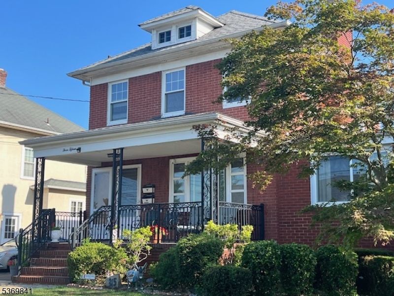 Exterior, Facade, Brick Facade, American Foursquare