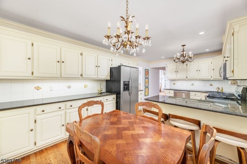 Chandelier, Dining room, Interior, Kitchen, Recessed Lighting, Wood Texture Flooring