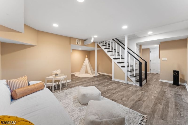 Interior, Recessed Lighting, Wood Texture Flooring