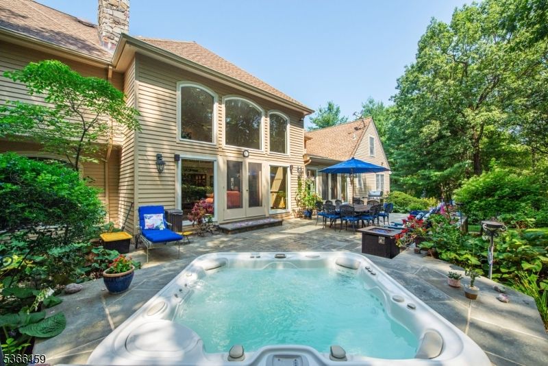 Exterior, Hot Tub