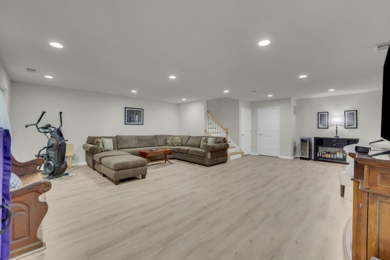 Fitness Equipment, Interior, Living room, Recessed Lighting, Wood Texture Flooring