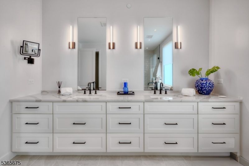 Bathroom, Dual Sink Vanities, Interior