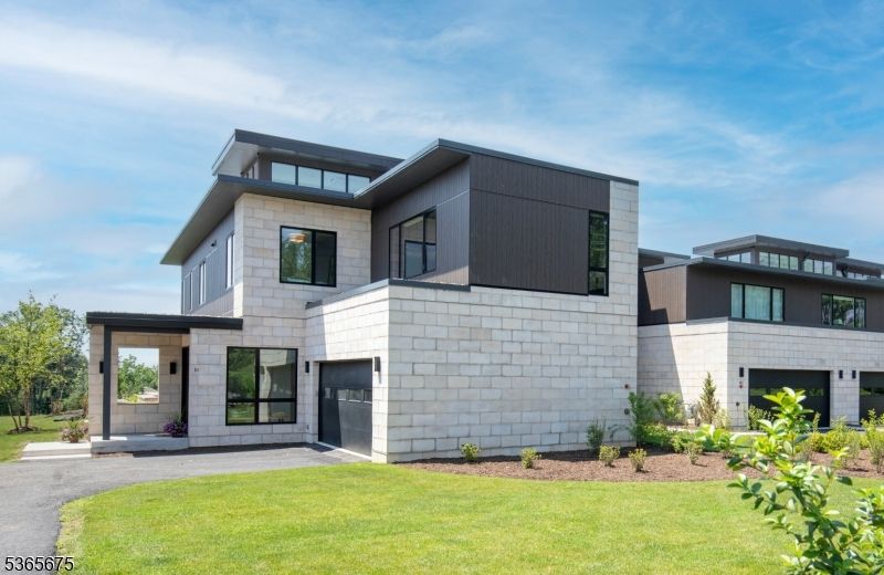 Attached, Backyard, Exterior, Facade, Modern