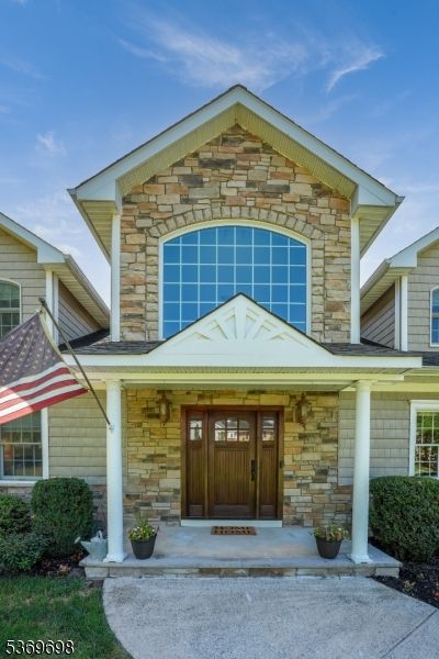 Exterior, Facade, American Craftsman