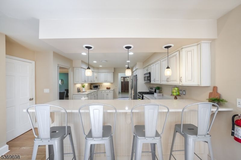 Interior, Kitchen, Pendant Lights, Recessed Lighting, Wood Texture Flooring