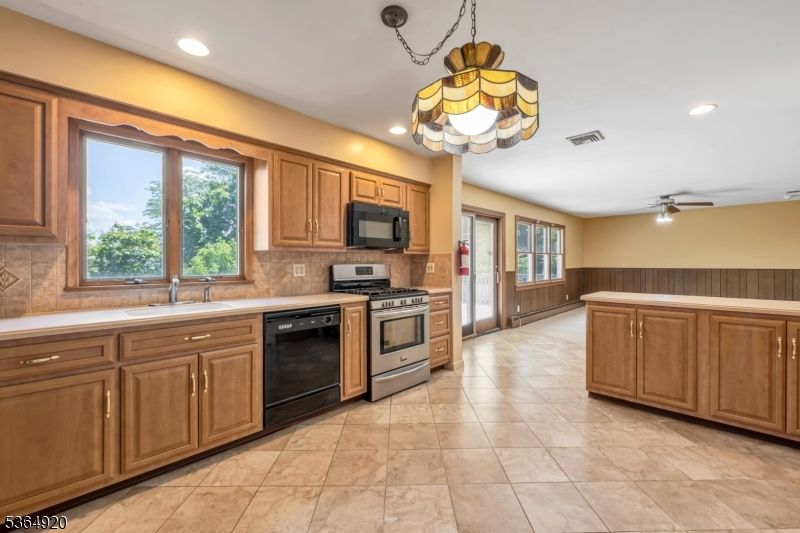 Interior, Kitchen, Pendant Lights, Recessed Lighting, Stainless Steel Appliances
