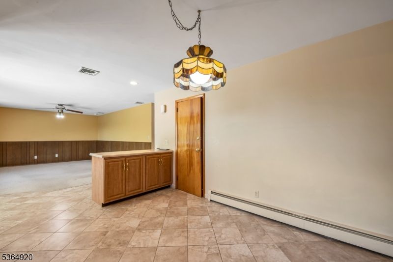 Empty room, Interior, Pendant Lights, Recessed Lighting