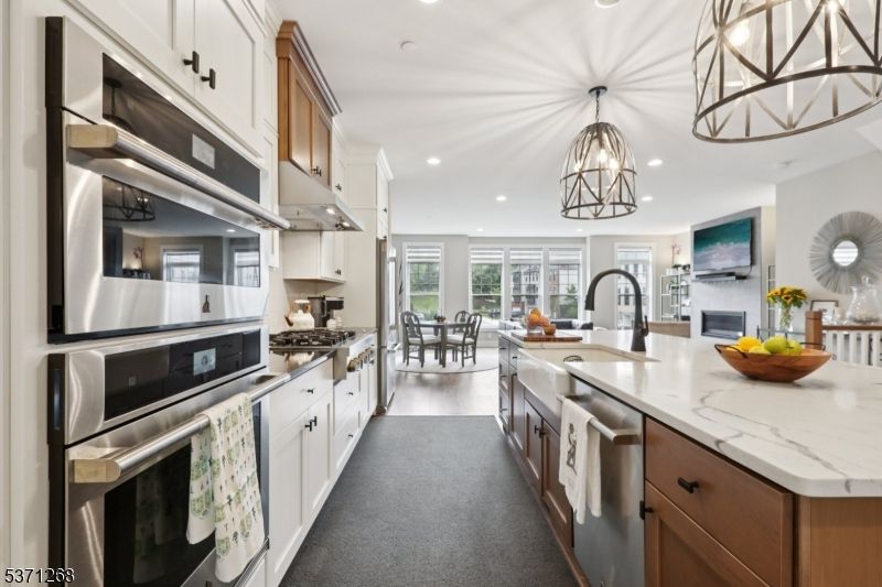 Chandelier, Dining room, Interior, Kitchen, Recessed Lighting, Stainless Steel Appliances