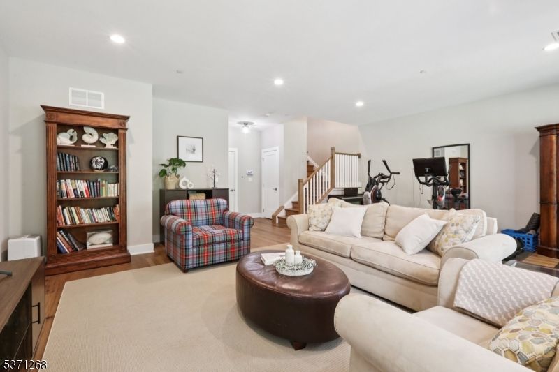 Fitness Equipment, Interior, Living room, Recessed Lighting