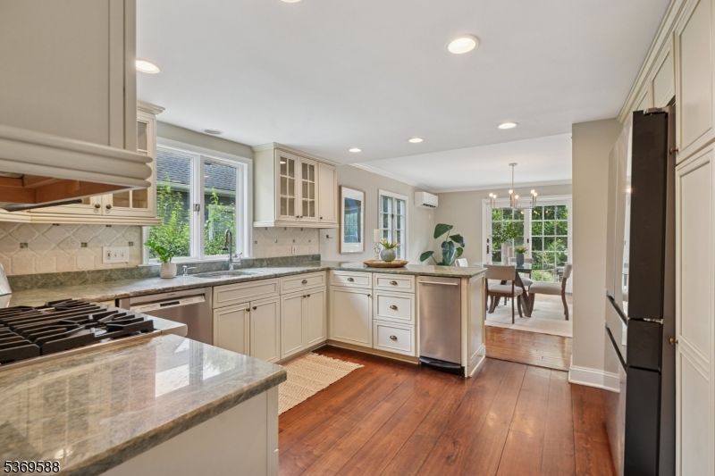 Dining room, Interior, Kitchen, Pendant Lights, Recessed Lighting, Stainless Steel Appliances, Wood Texture Flooring