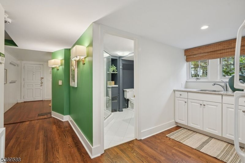 Bathroom, Interior, Recessed Lighting, Wood Texture Flooring