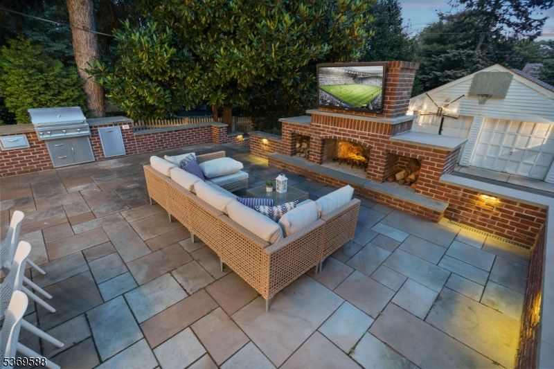 Exterior, Fireplace