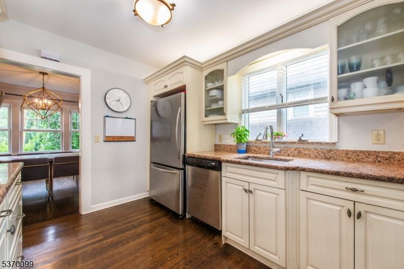 Interior, Kitchen, Pendant Lights, Wood Texture Flooring