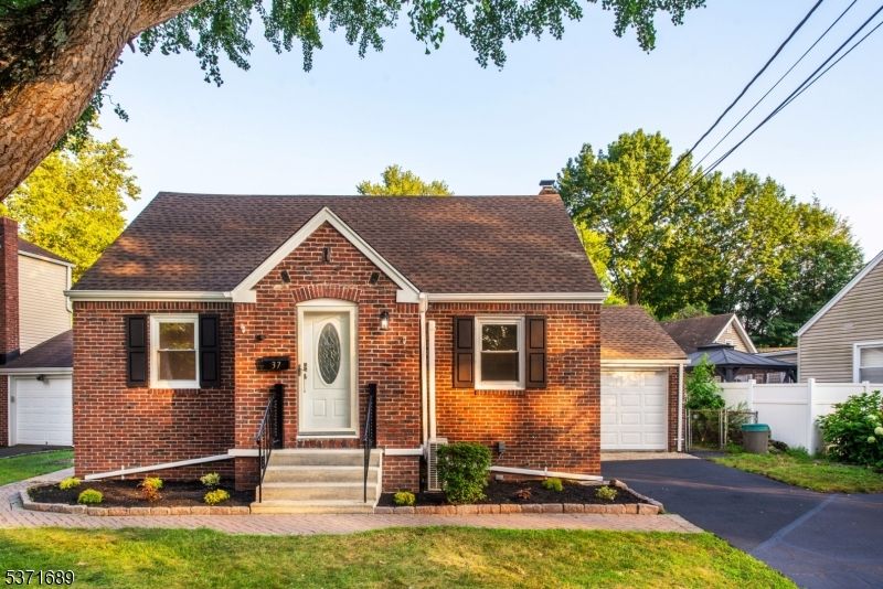 Attached, Exterior, Facade, Brick Facade, Cape Cod